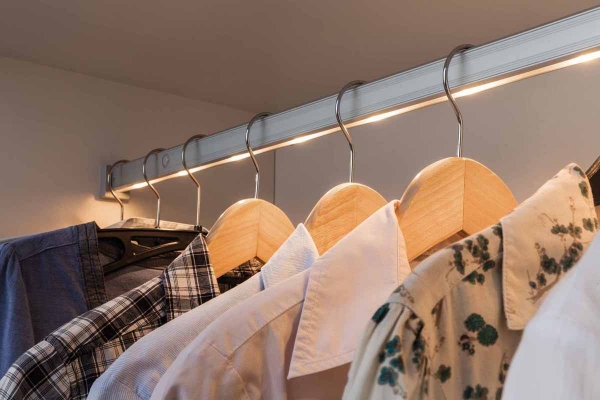 Schrank aufräumen » Kleiderschrank sortieren leicht gemacht!